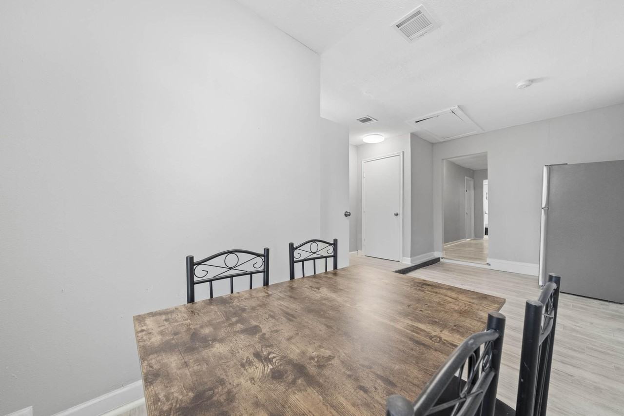 Valley Mill Ct - Photo 2 of 7