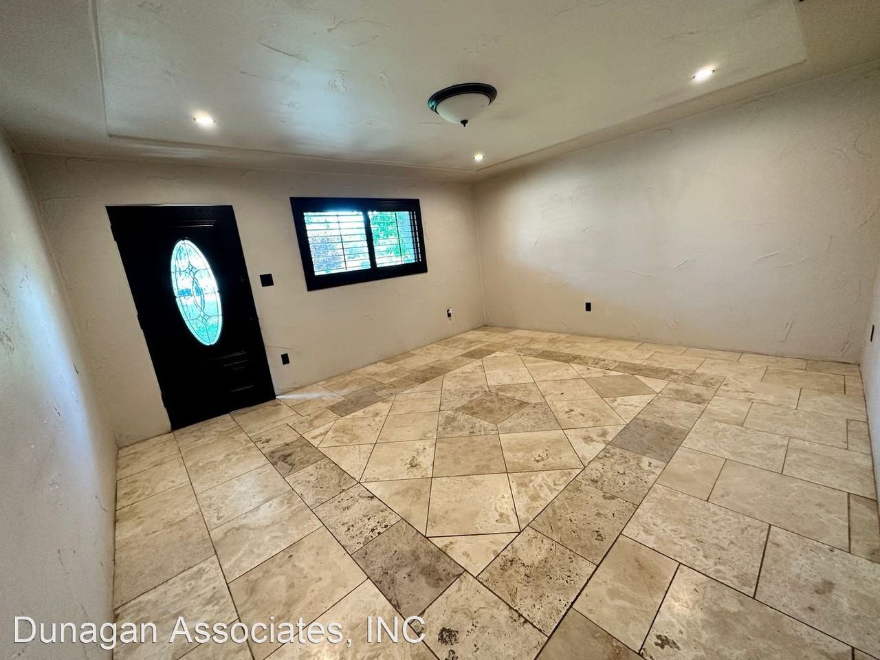 1406 S Country Club Cir - Photo 2 of 14