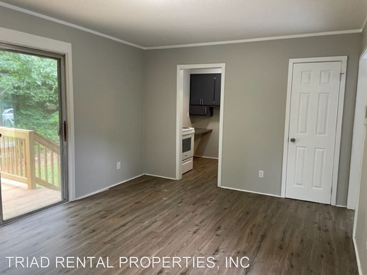 402-406 ENGLEWOOD DR - Photo 3 of 13