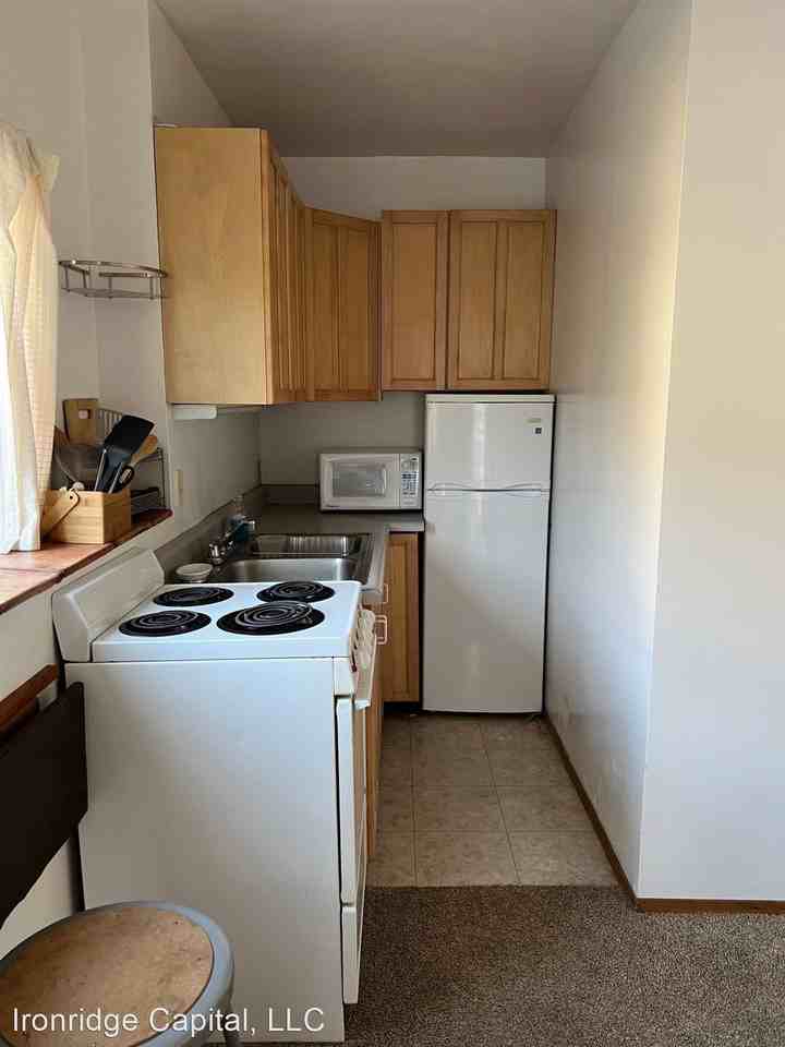 Beautiful MidCentury Units in West Seattle Apartments 6314 42nd Ave