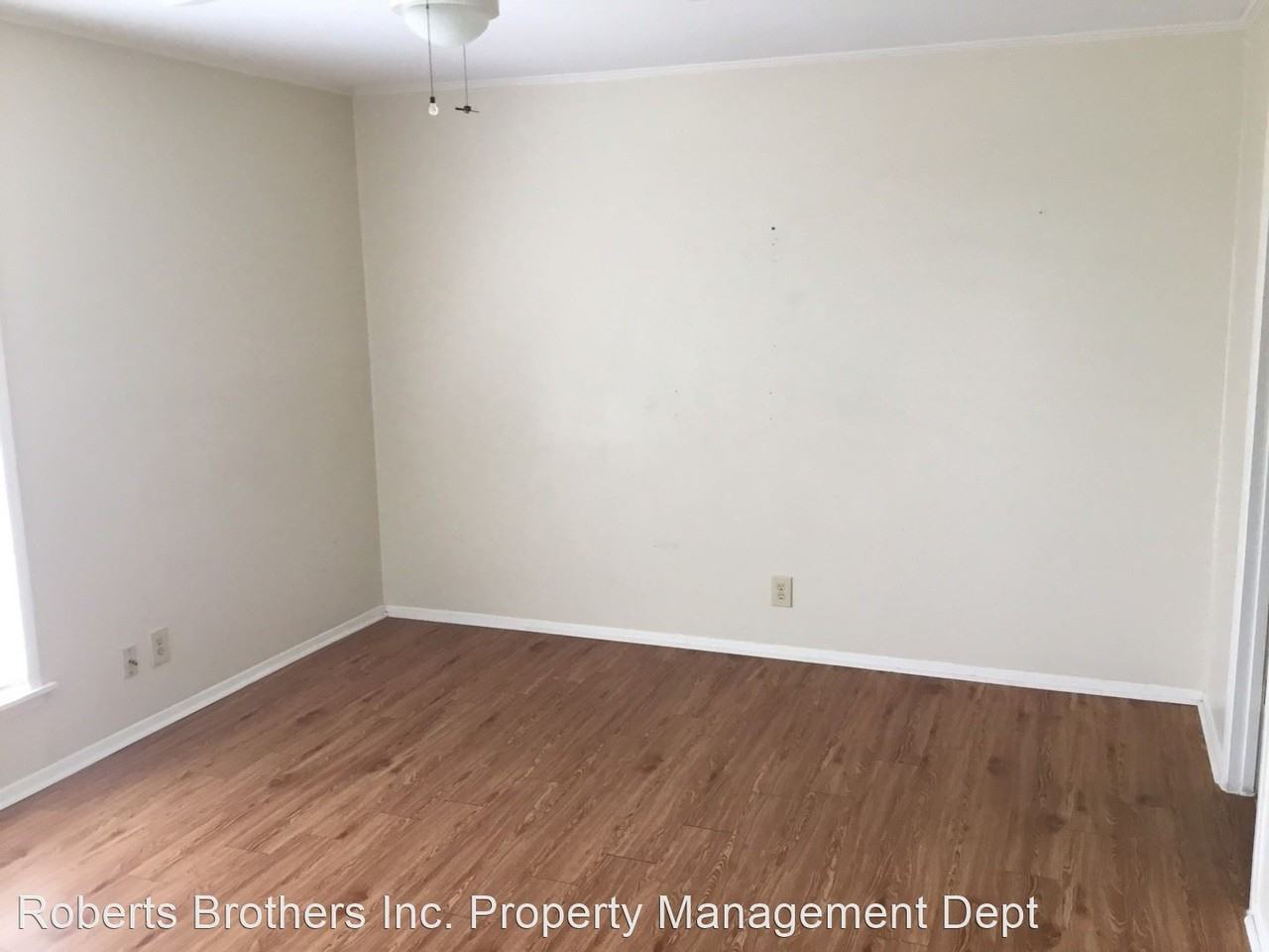 2065 Seacliff Dr N - Photo 3 of 15