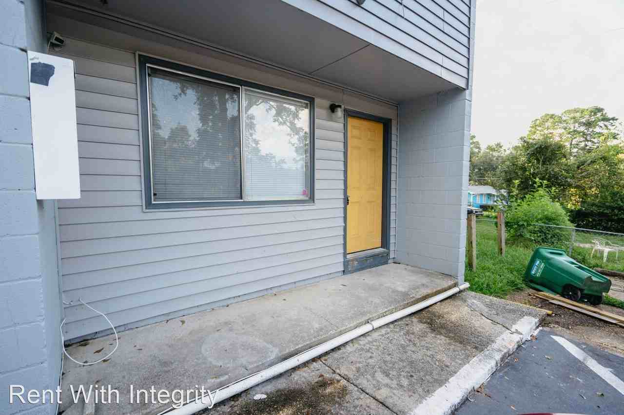 1305 Clay Street - Photo 3 of 26