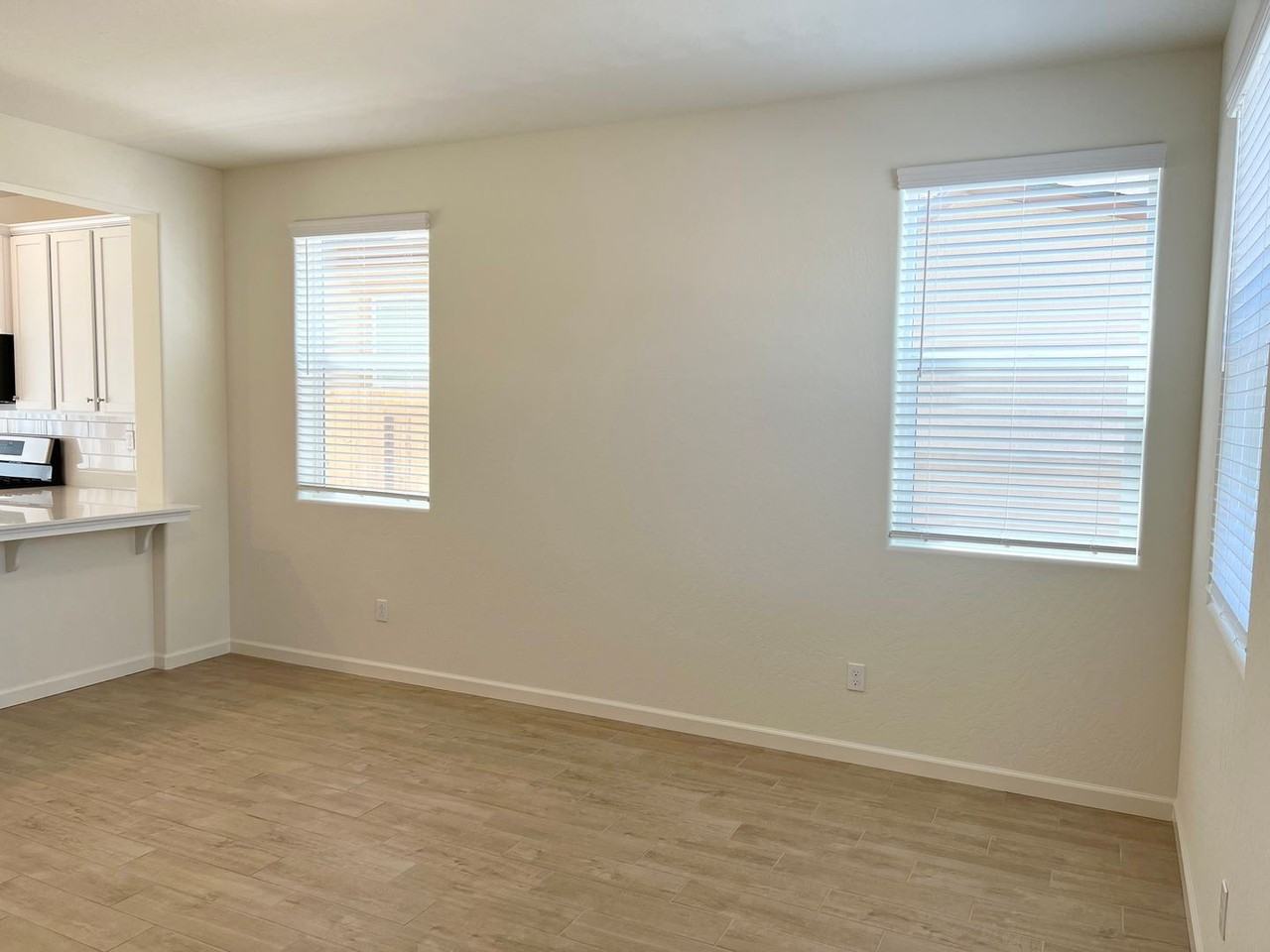 2342 N Columbus Dr - Photo 3 of 15