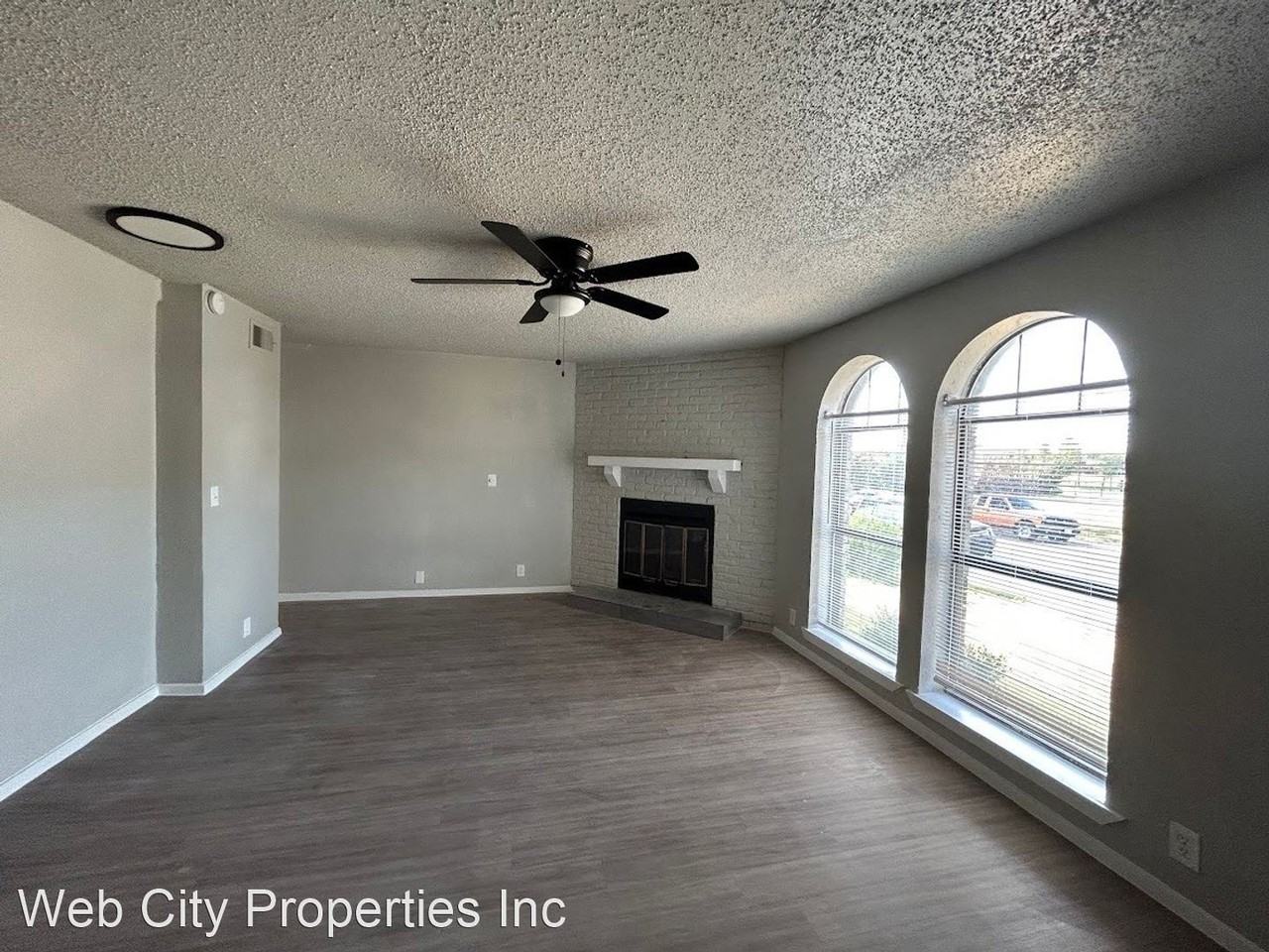 204 Alexandria St - Photo 2 of 12