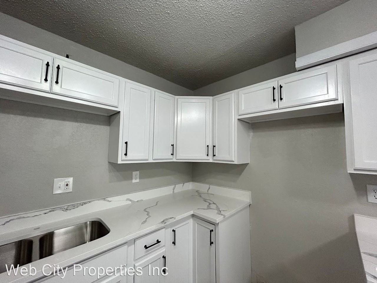 204 Alexandria St - Photo 3 of 12