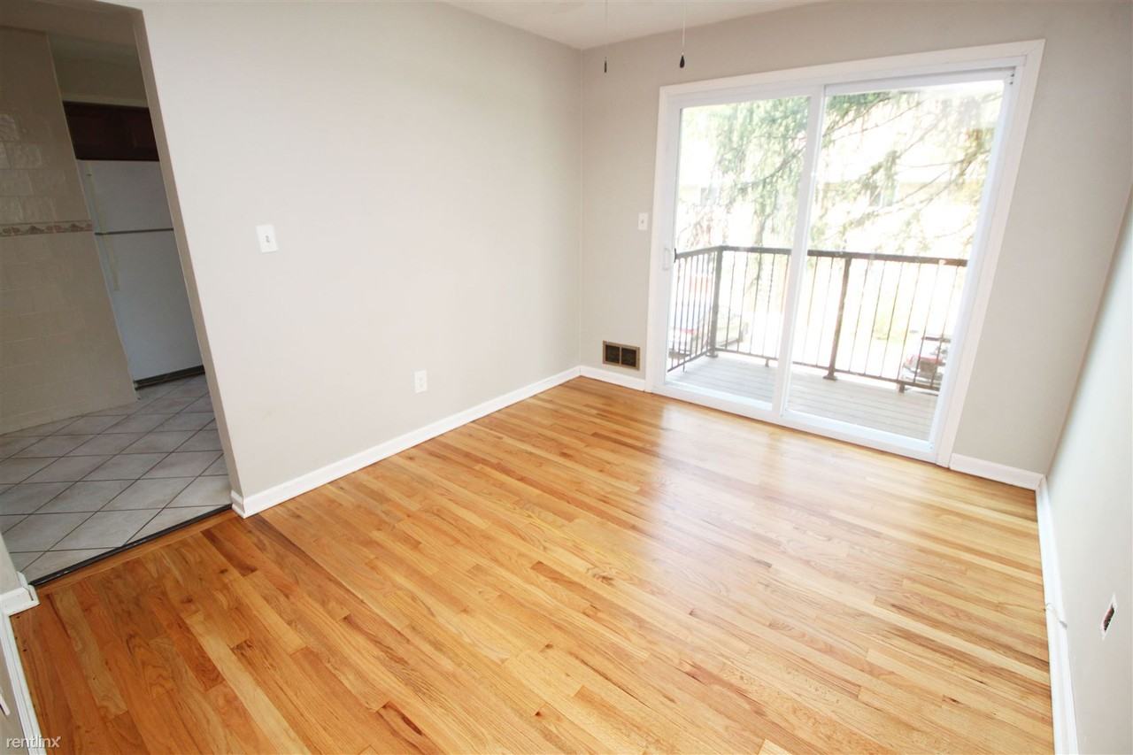 252 W Steuben St - Photo 2 of 4