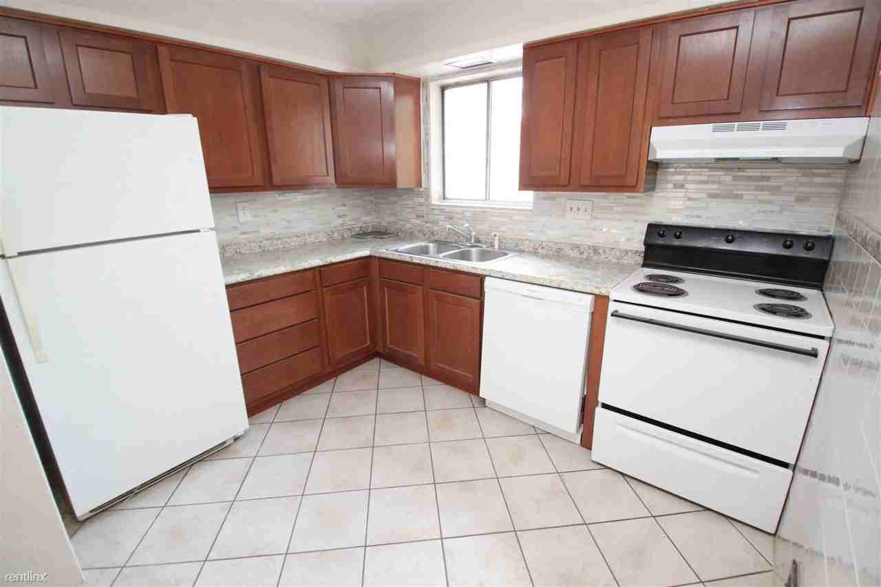 252 W Steuben St - Photo 3 of 4