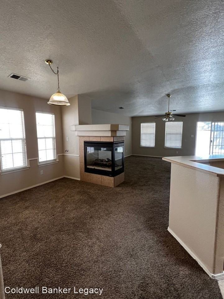 928 Galeras St Nw - Photo 3 of 22