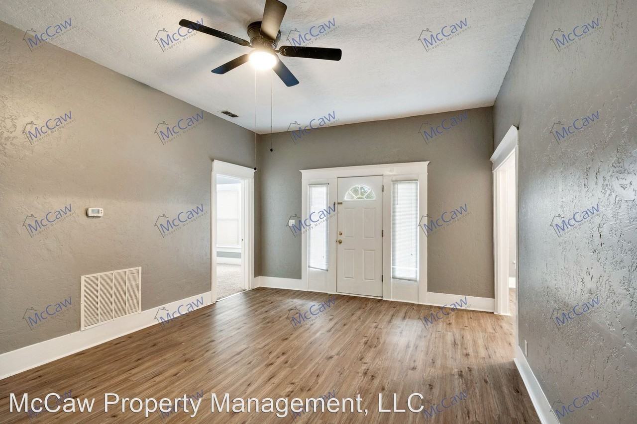 2305 9th St - Photo 2 of 17