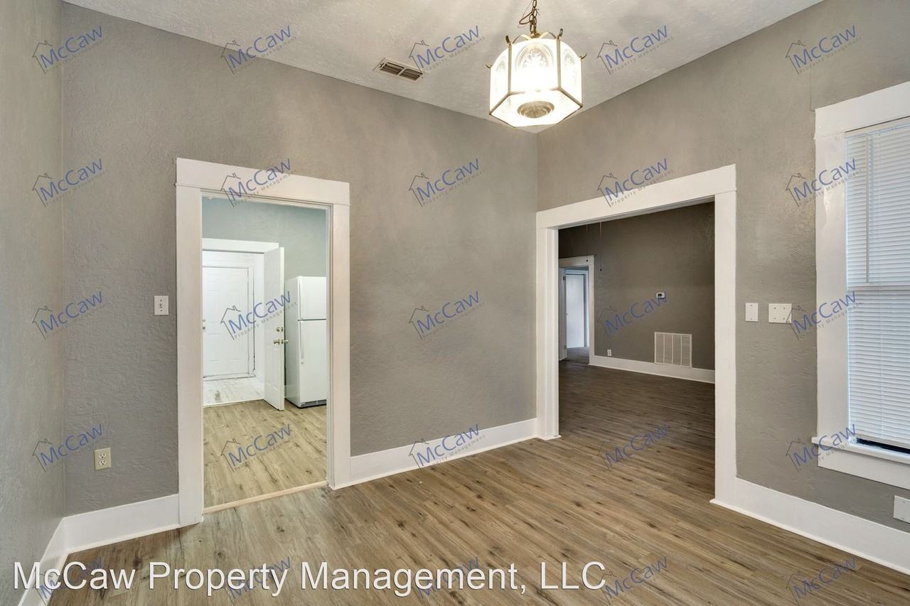 2305 9th St - Photo 3 of 17