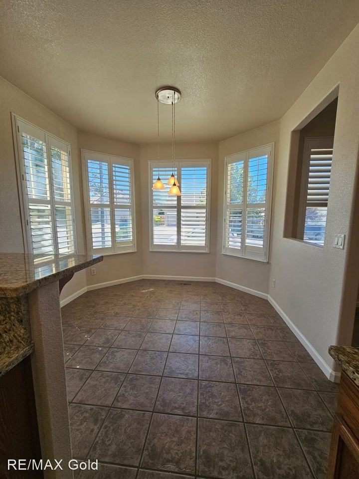 2780 Watervale Dr - Photo 2 of 28