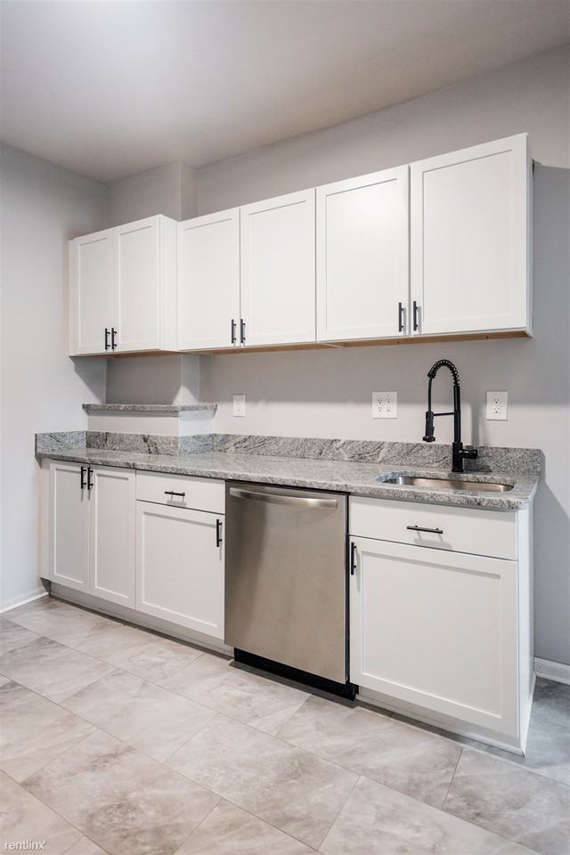 405 E Philadelphia St - Photo 3 of 9