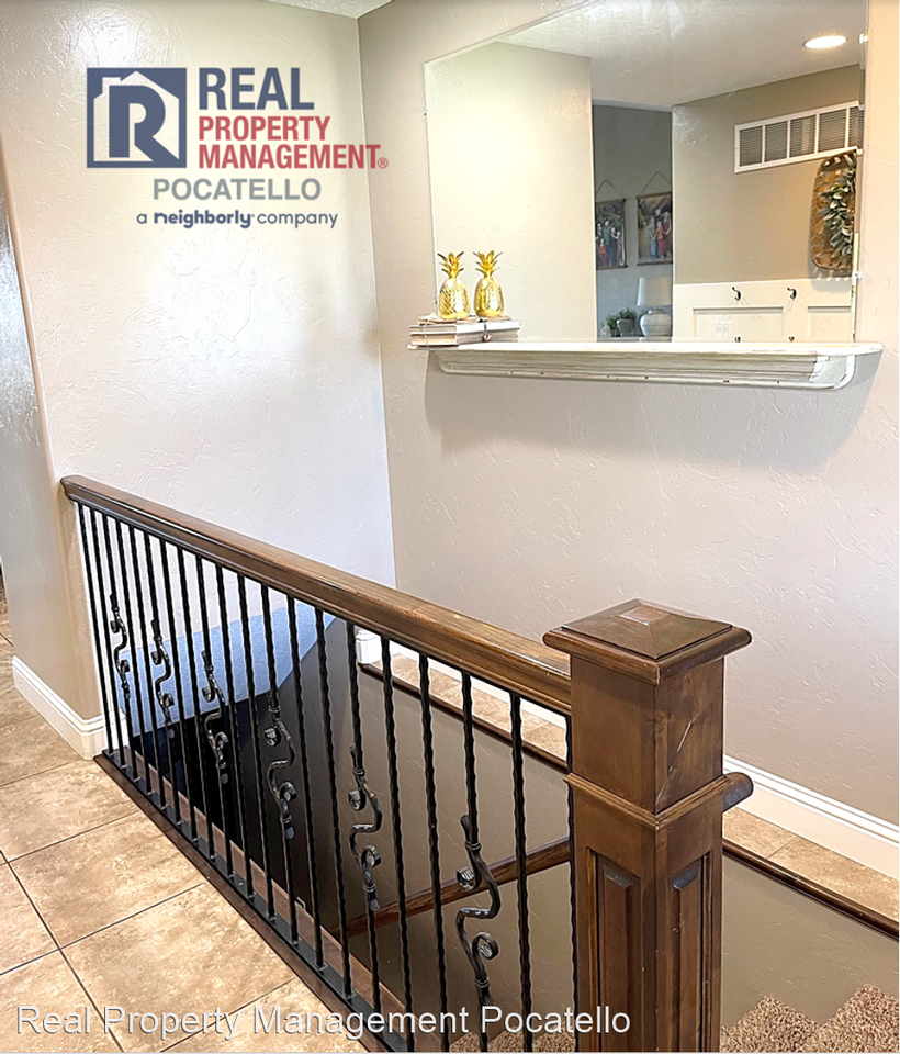 902 Sheba Rd - Photo 3 of 20