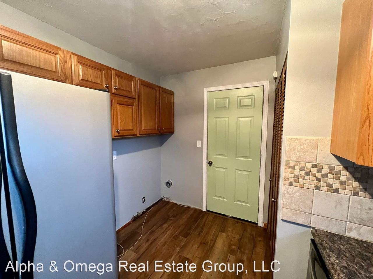 77 Essex Cir - Photo 3 of 17