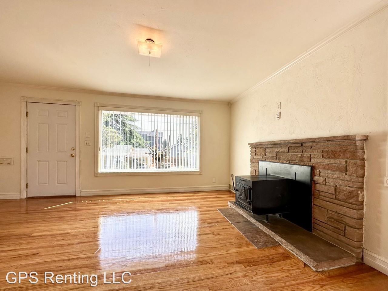 4606 S Holden St - Photo 3 of 16