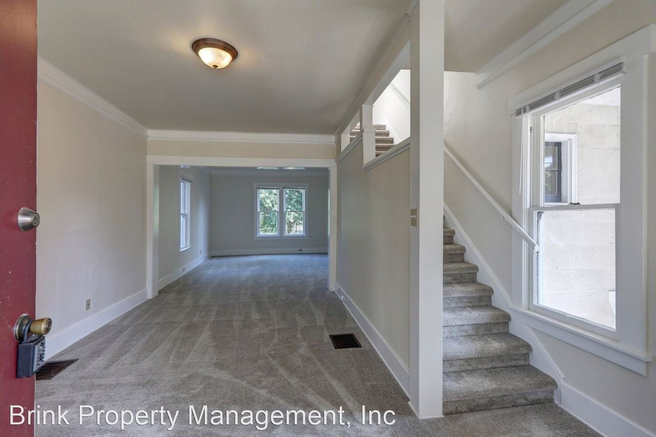 310 Ne 63rd St - Photo 3 of 20