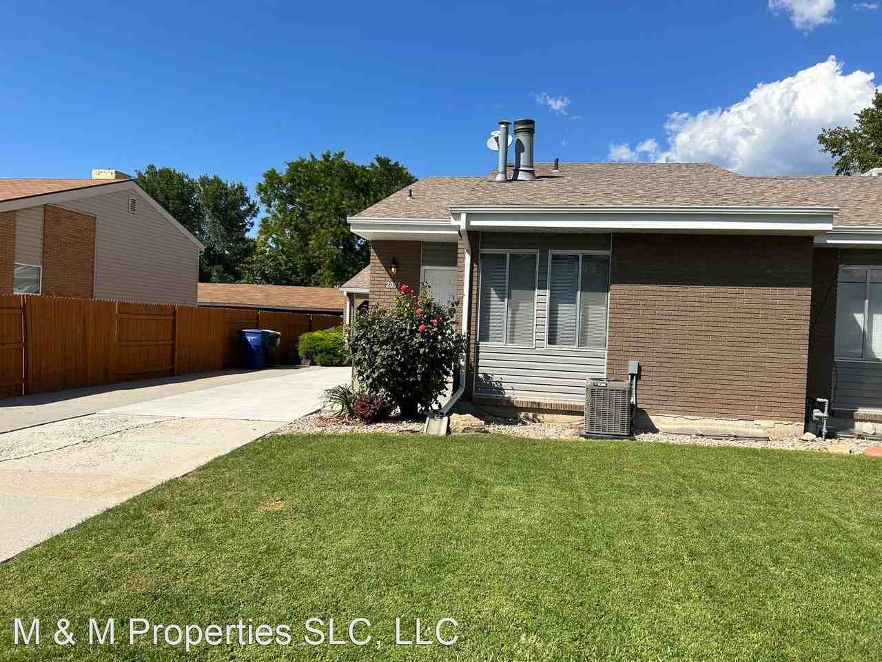 2095 2095 E Donegal Cir 3050 S - Photo 2 of 40