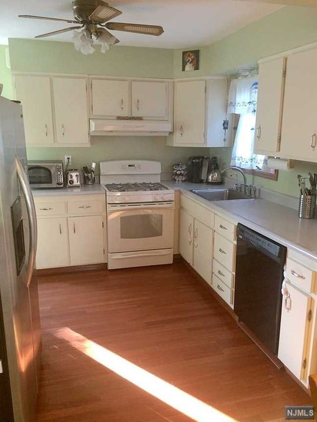 61 Birch Rd - Photo 2 of 11