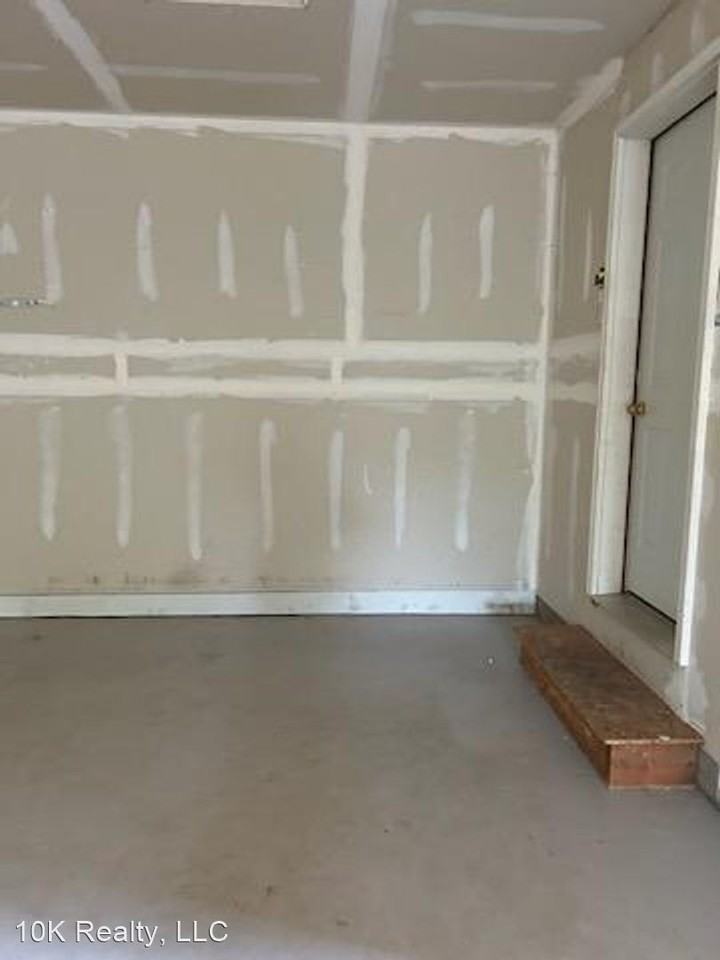 8191 Fairway Ln - Photo 2 of 21