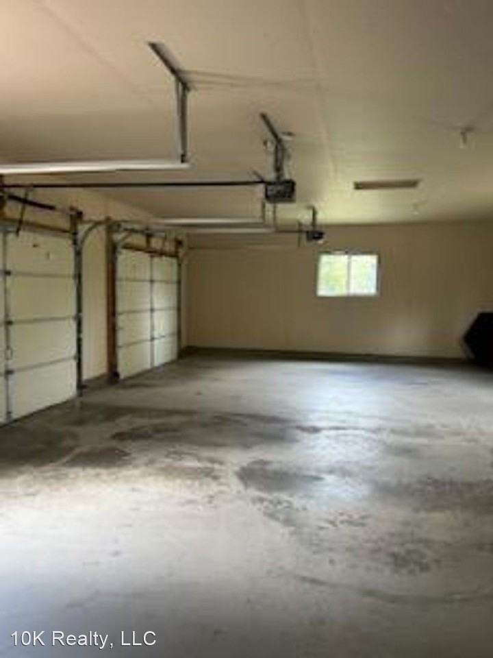 8191 Fairway Ln - Photo 3 of 21