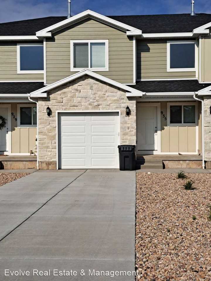 935 N 165 W - Photo 2 of 22