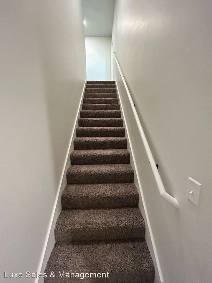 10818 Nw 119th Pl - Photo 3 of 18