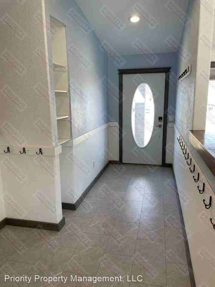 14 Henderson St - Photo 2 of 32