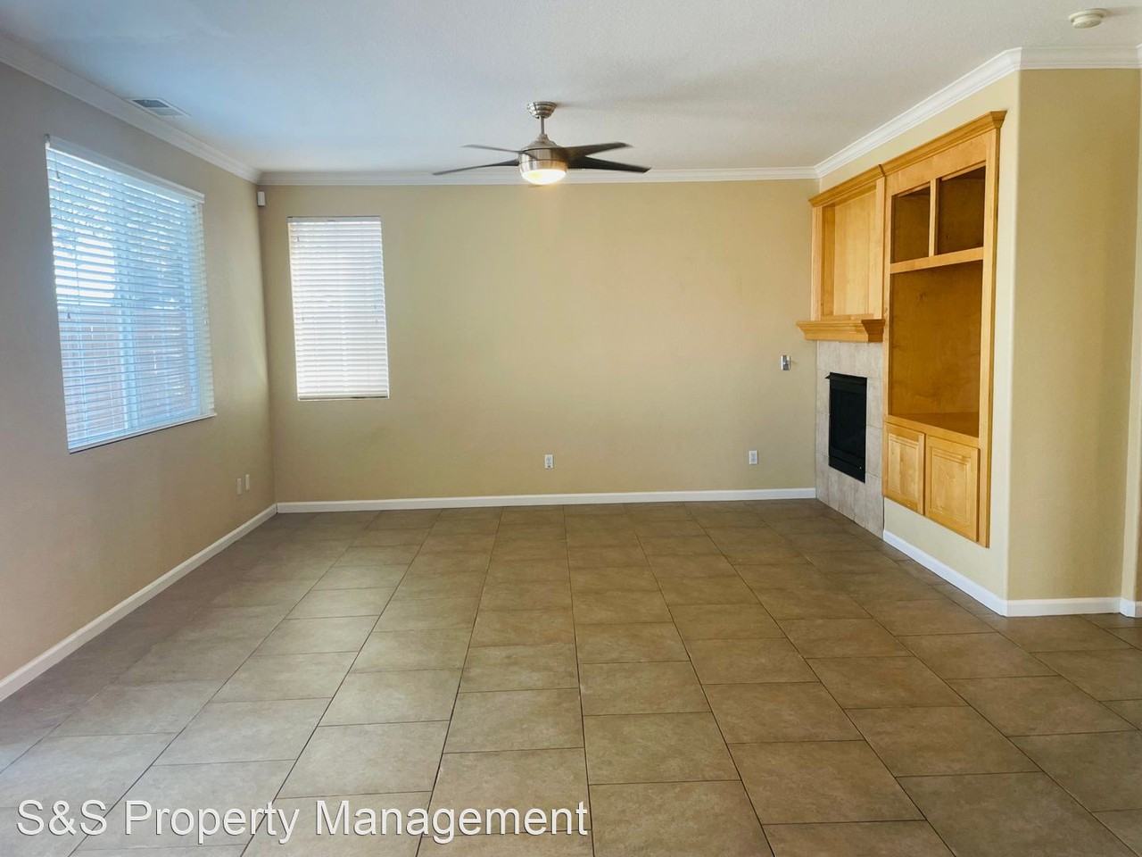 121 Anjou Cir - Photo 2 of 14