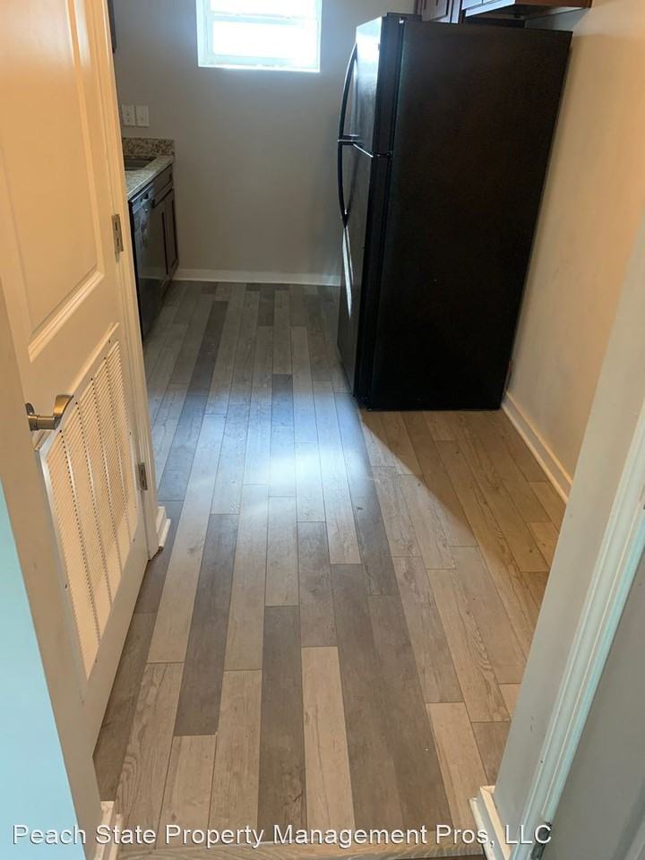 1097 Westview Drive SW - Photo 2 of 7