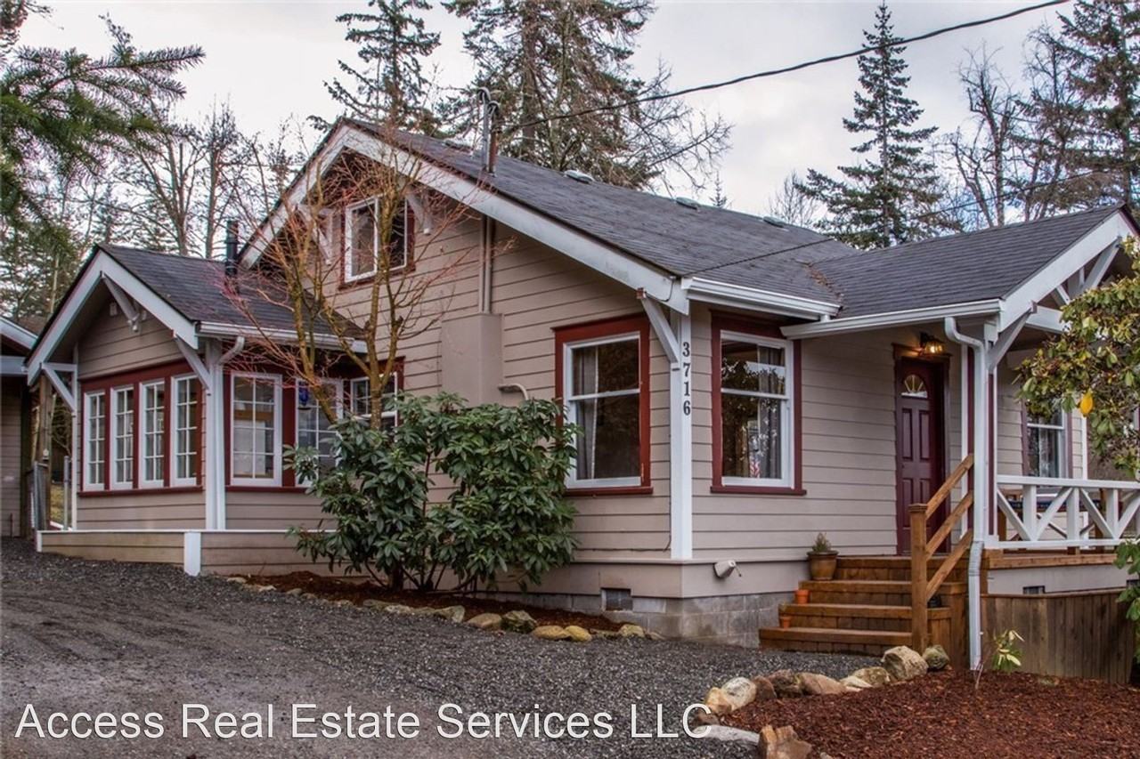 3716 Lakeway Dr - Photo 2 of 9