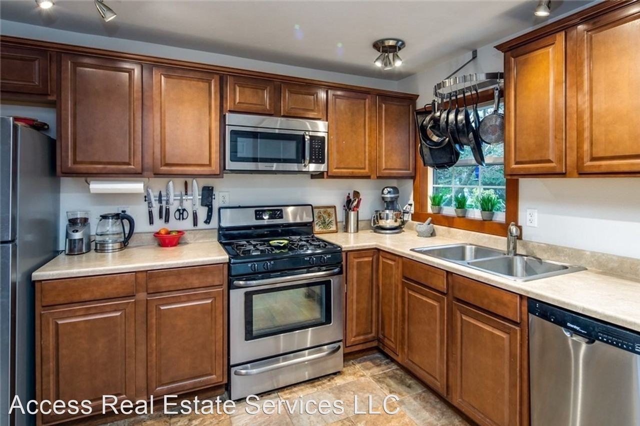 3716 Lakeway Dr - Photo 3 of 9