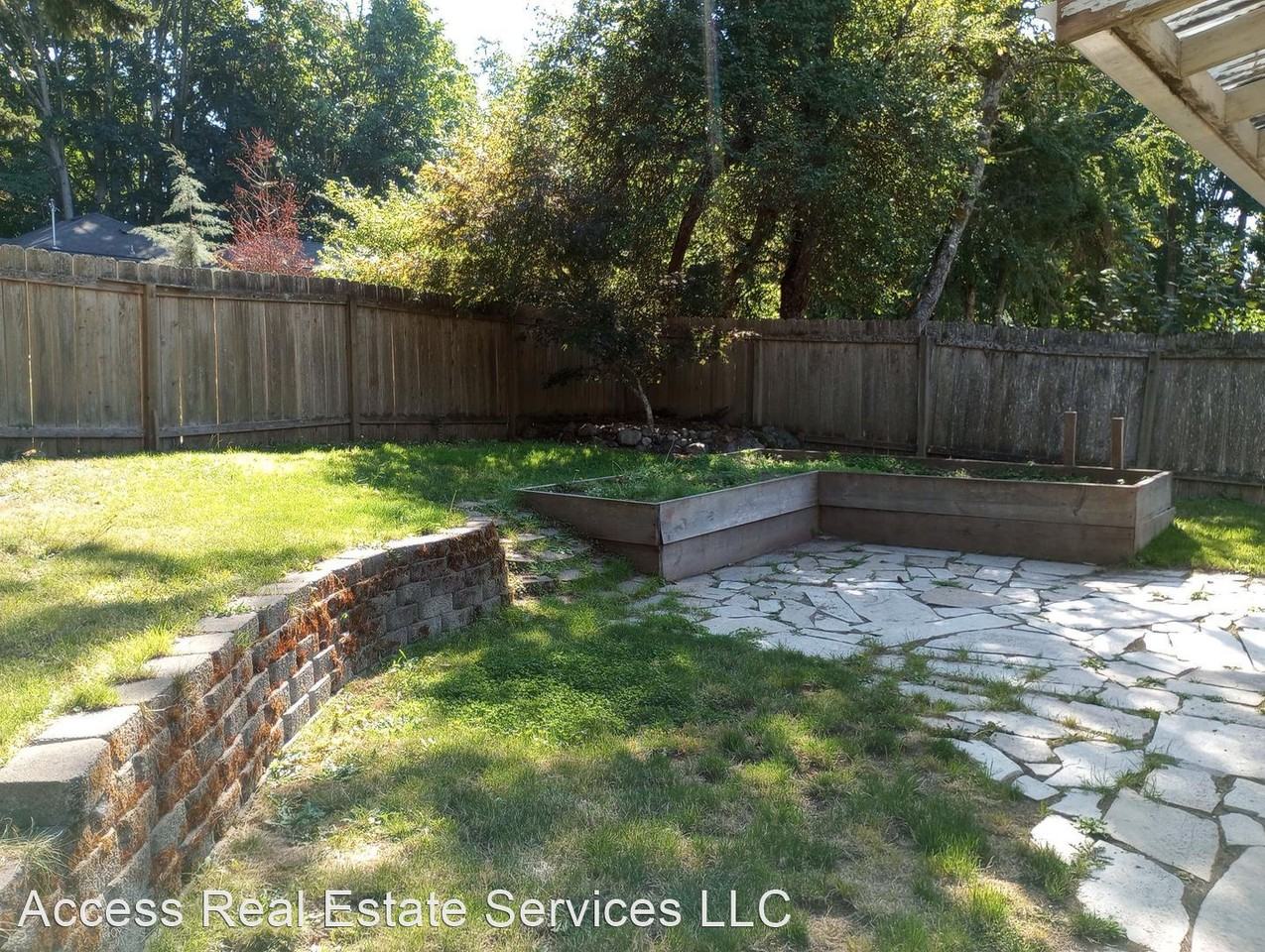 3316 Lakeway Dr - Photo 2 of 6