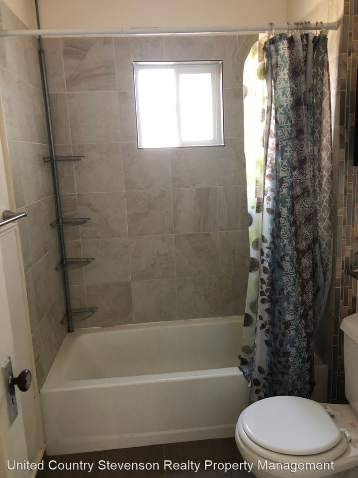 504 W 4th St - Photo 2 of 16