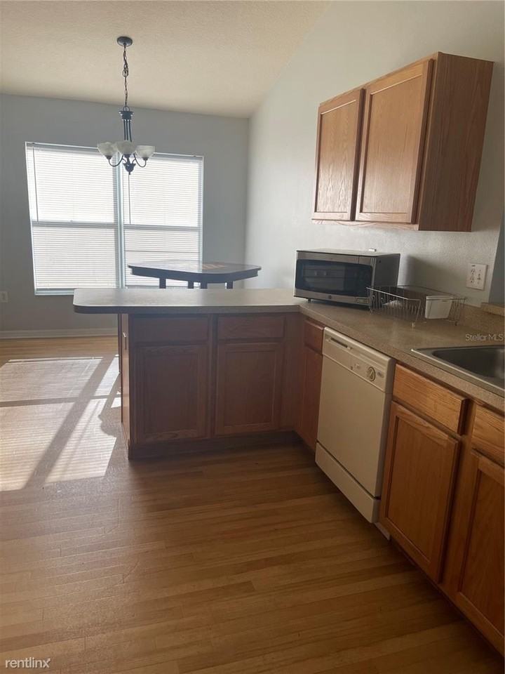 24921 Portofino Dr - Photo 2 of 10