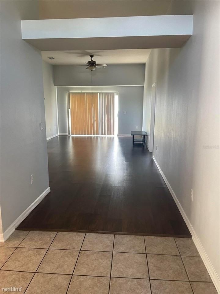 24921 Portofino Dr - Photo 3 of 10