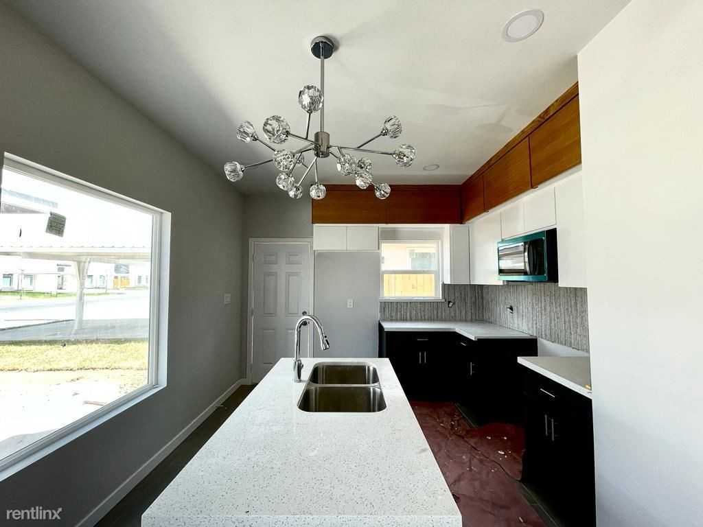 1001 Sugar Garden Drive - Photo 2 of 9