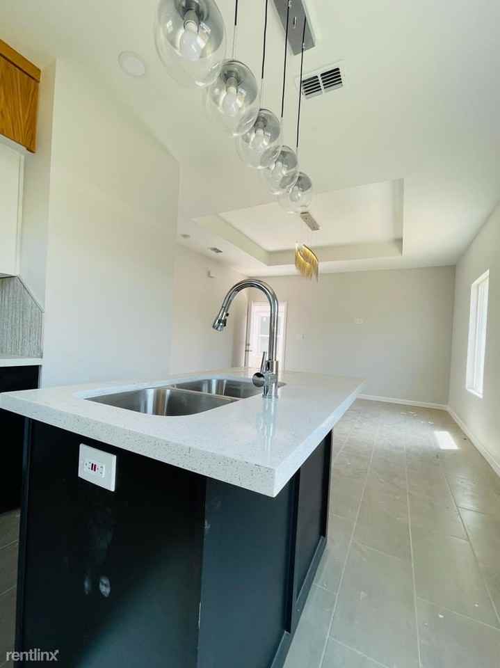 1003 Sugar Garden Drive - Photo 2 of 10