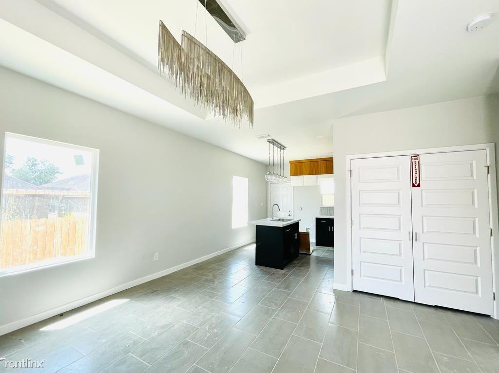 1003 Sugar Garden Drive - Photo 3 of 10