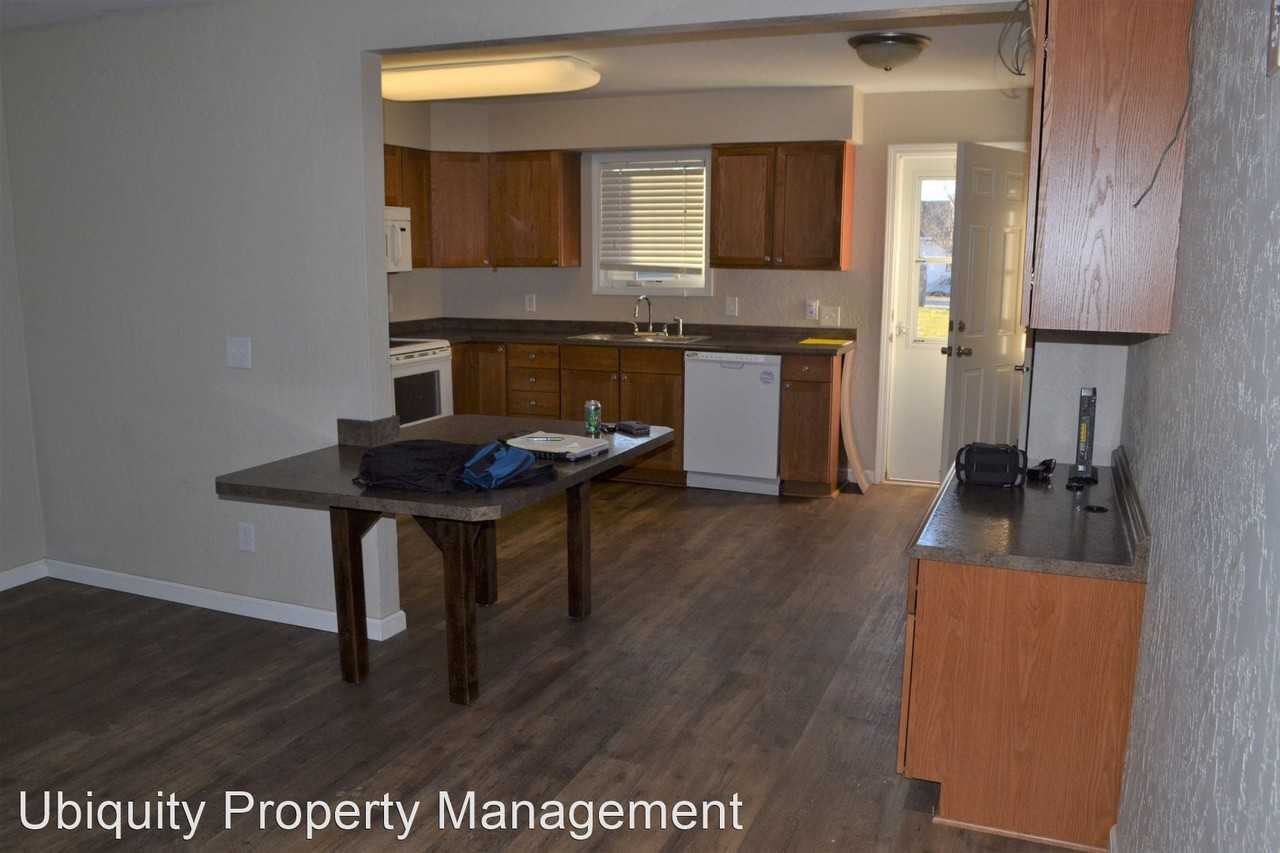 Cute Townhouse Style Apt Apartments 322 6th Ave Se, Stanley, ND 58784