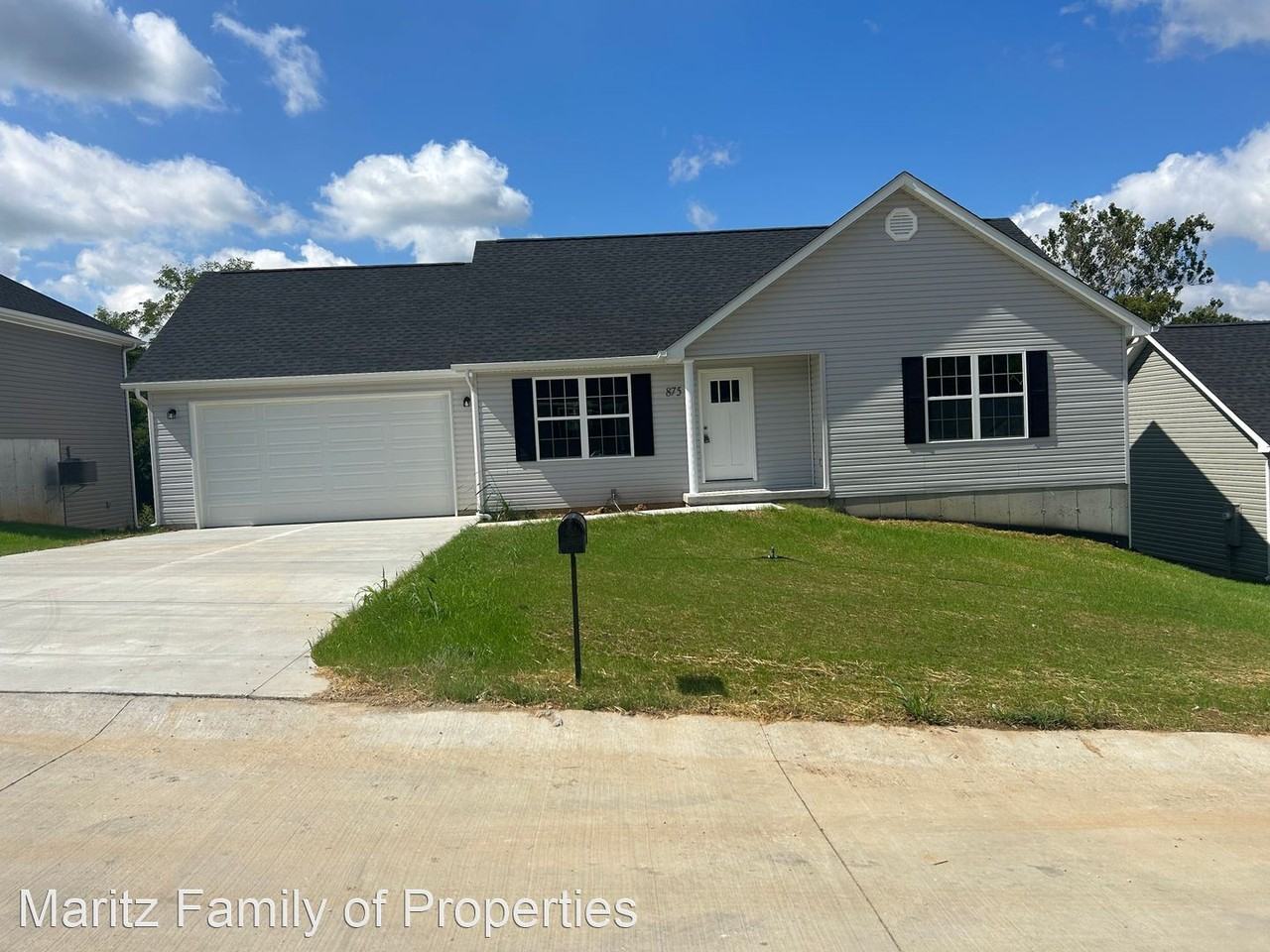 842 Lakeway Dr - Photo 2 of 17