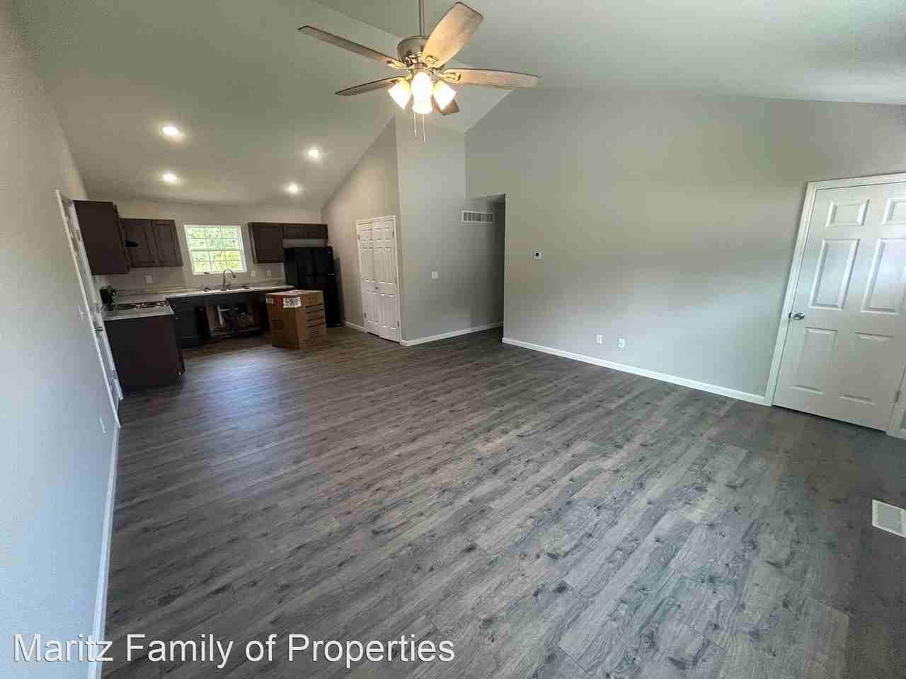 842 Lakeway Dr - Photo 3 of 17