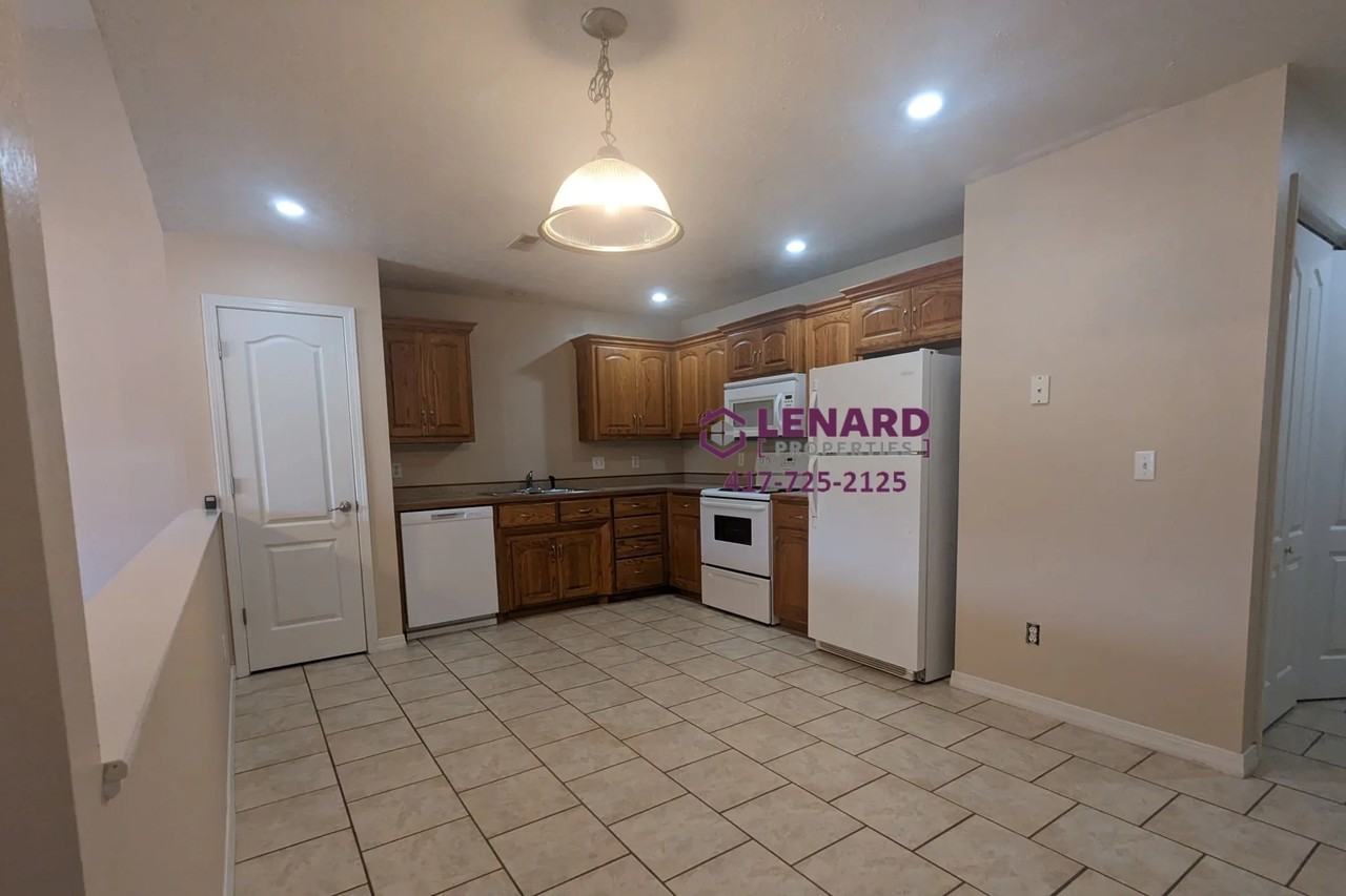 2160 W Pike St - Photo 2 of 14