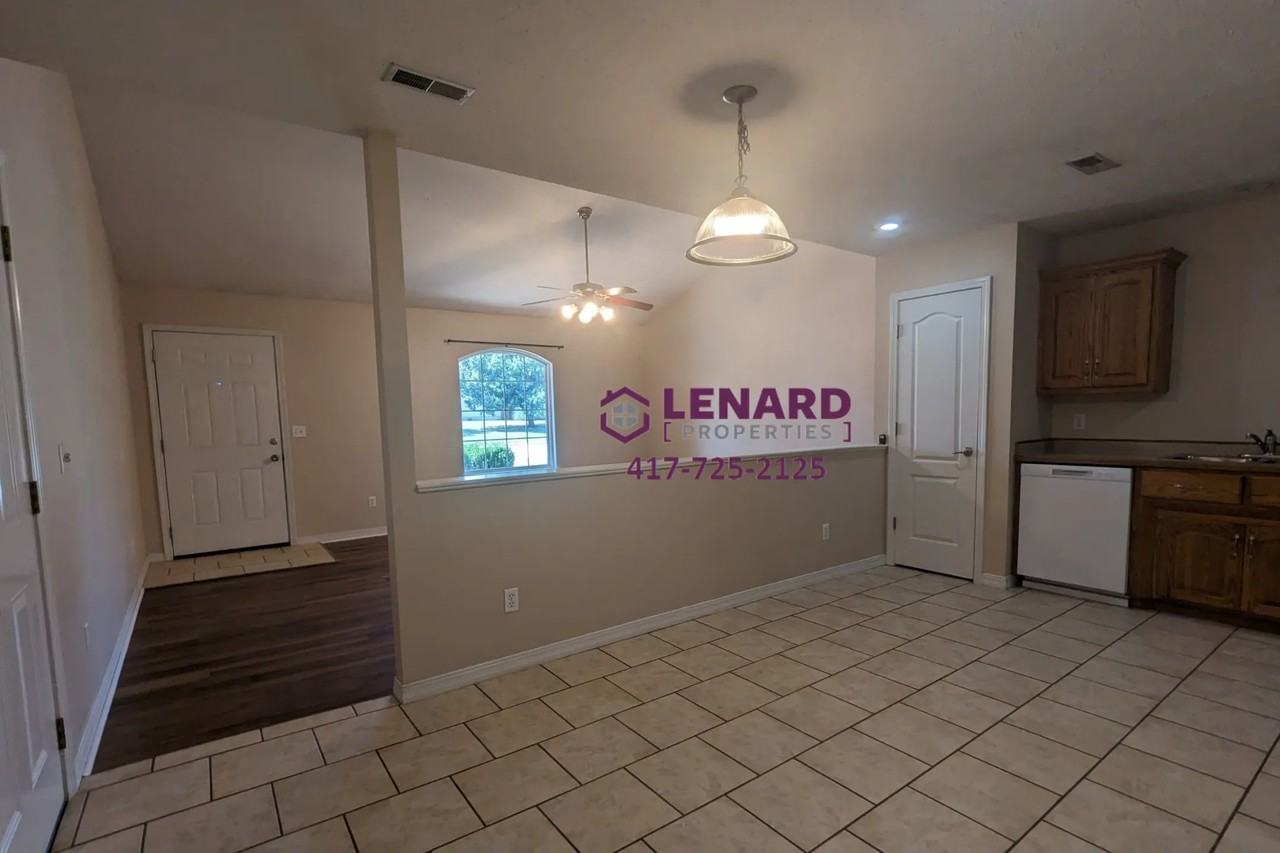 2160 W Pike St - Photo 3 of 14