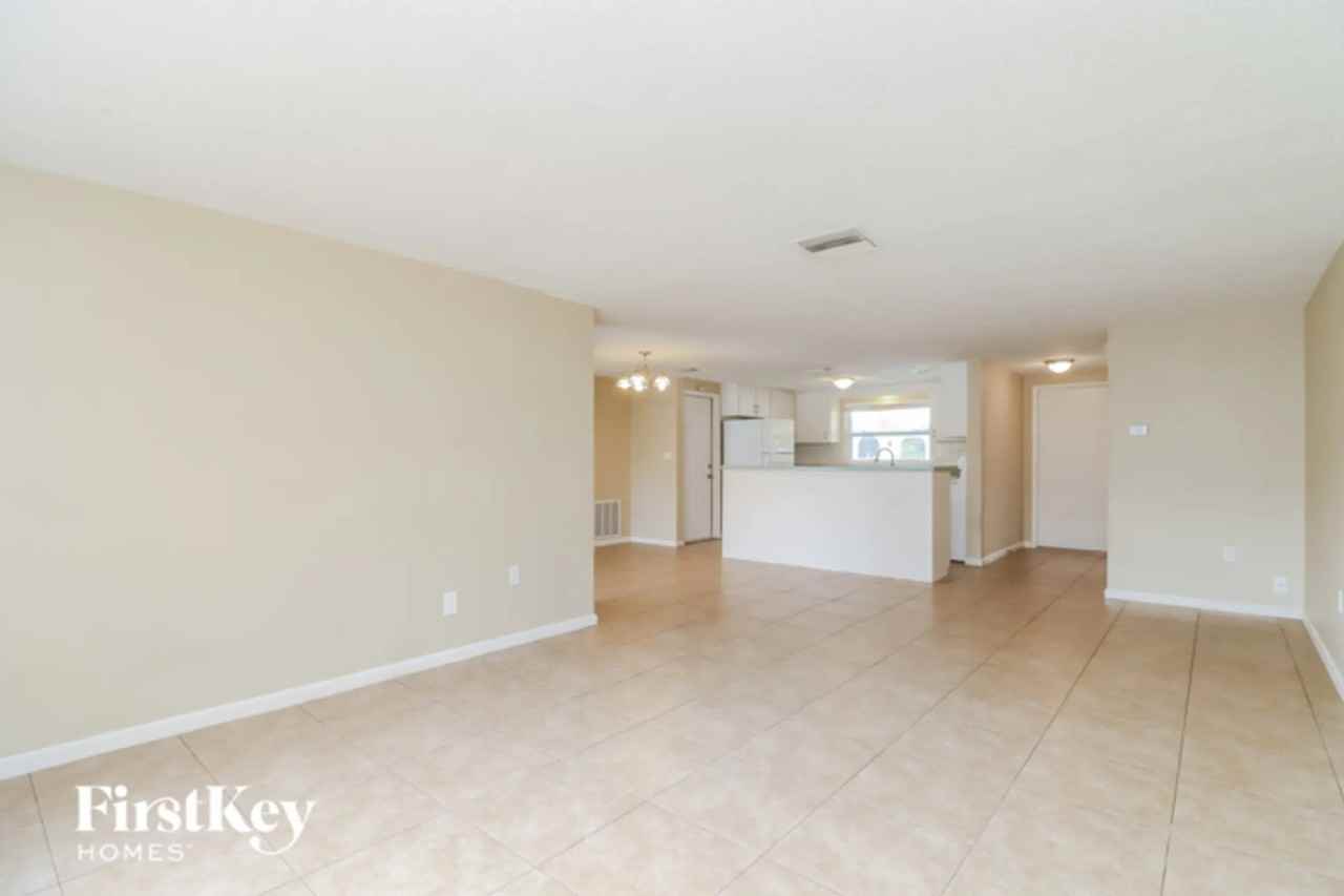 8000 Jasmine Blvd - Photo 2 of 12