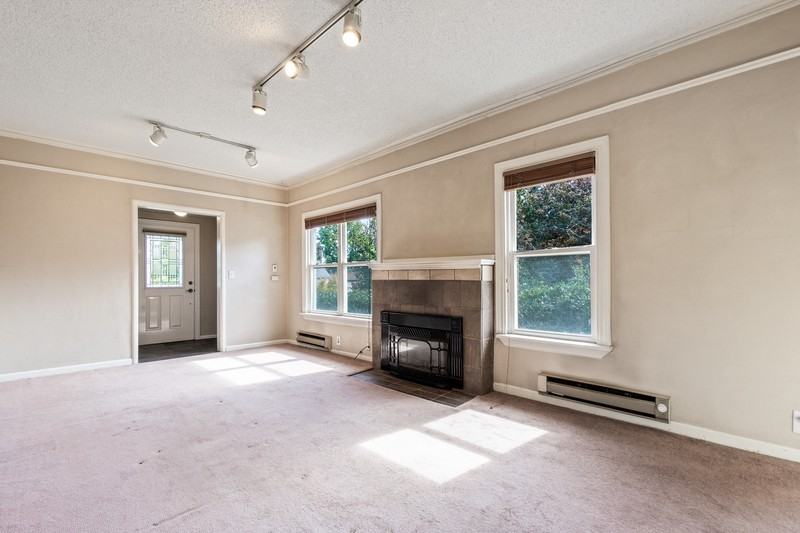 7841 12th Ave Ne - Photo 2 of 15
