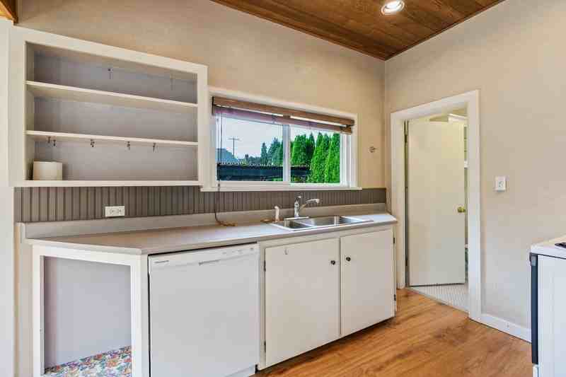 7841 12th Ave Ne - Photo 5 of 15