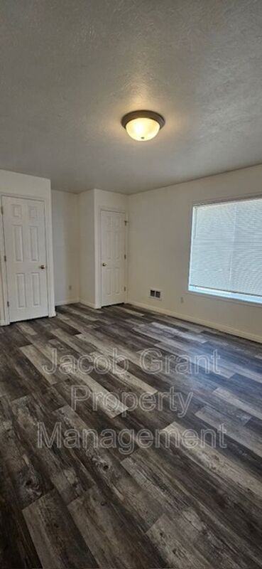 185 Stockham Blvd #4 - Photo 3 of 10