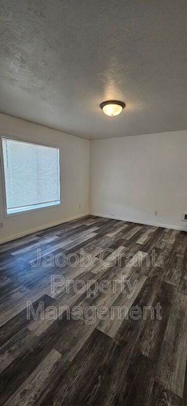 185 Stockham Blvd #4 - Photo 4 of 10