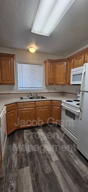 185 Stockham Blvd #4 - Photo 5 of 10