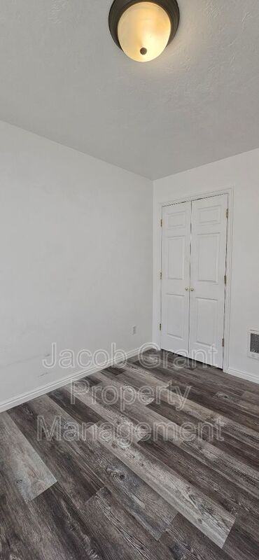 185 Stockham Blvd #4 - Photo 6 of 10